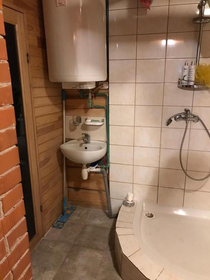 艾泽马拉斯酒店 Rembate 外观 照片